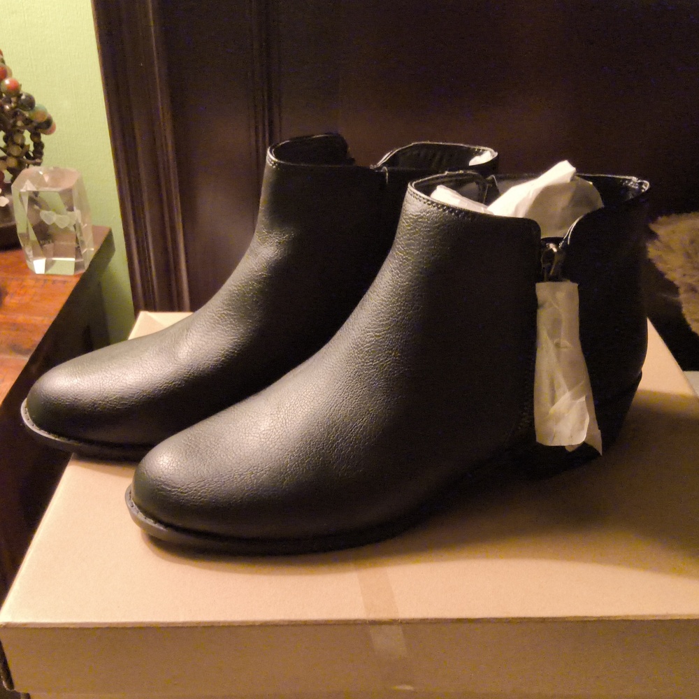 Zodiac Classic Black Leather Booties